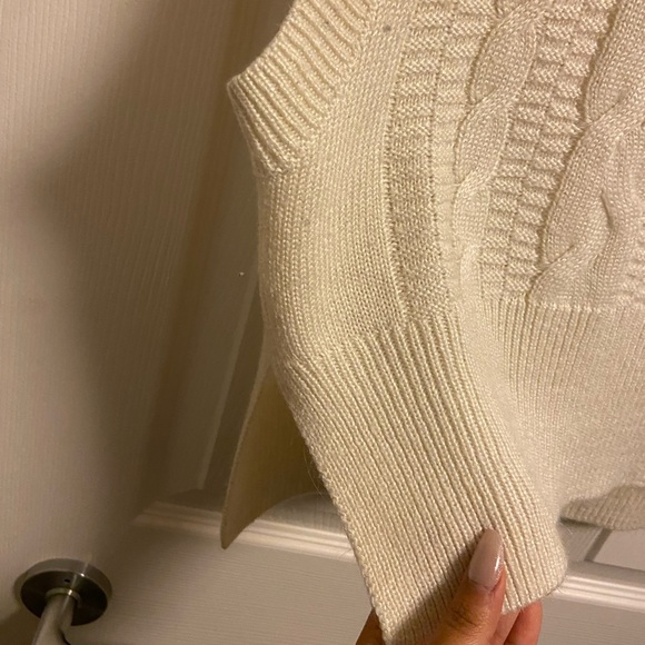 H&M white cable knit sweater vest - Picture 2 of 4